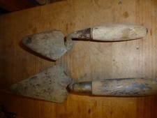 2 alte Maurerkellen -