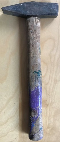 Alter hammer mit - mit, holzstiel